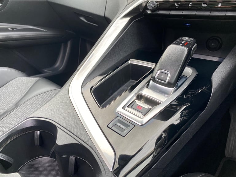 2017 Peugeot 3008 1.2 PureTech Allure EAT Euro 6 (s/s) 5dr HATCHBACK Petrol Automatic