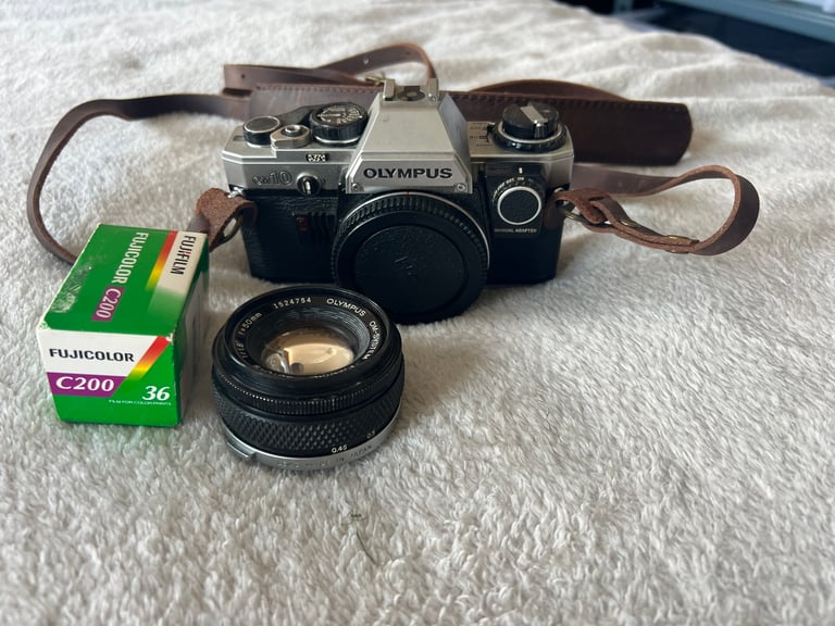 Olympus OM10 35mm SLR Film Camera with 50mm Lens Kit + Strap And Film