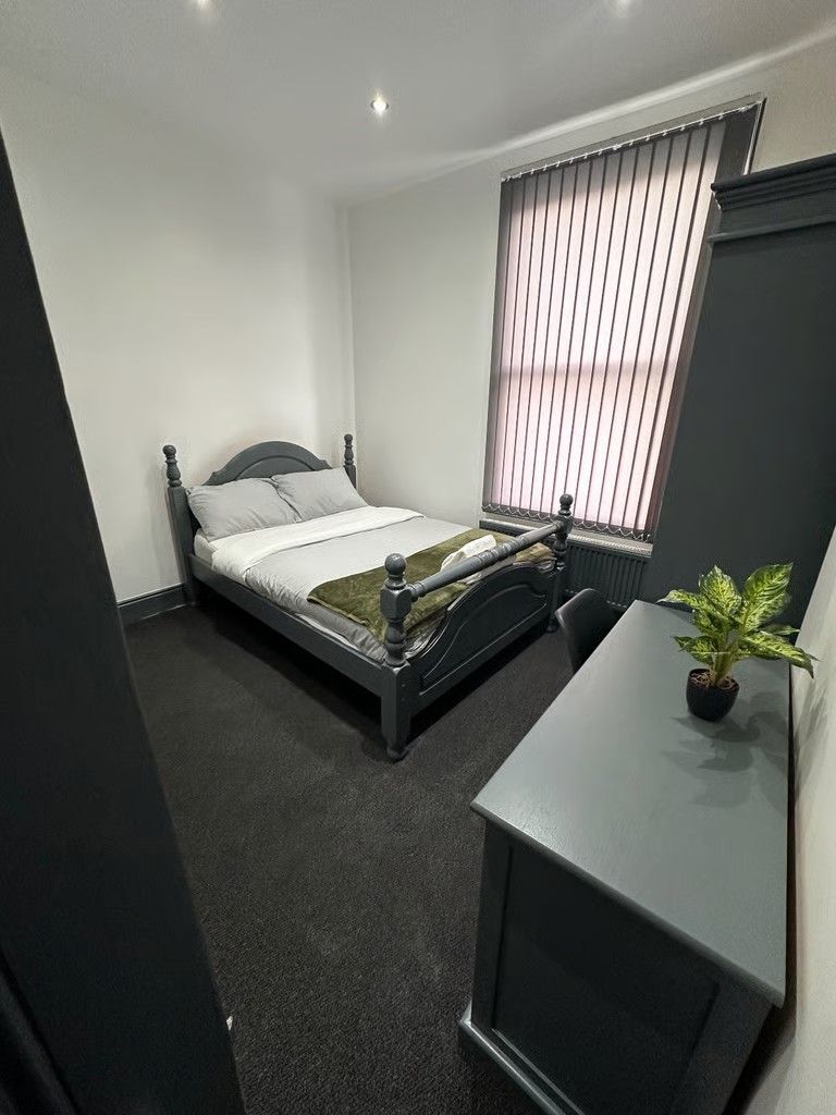 image for Professional Commercial & Air BnB Cleaning Services - Sheffield & Rotherham 🧽