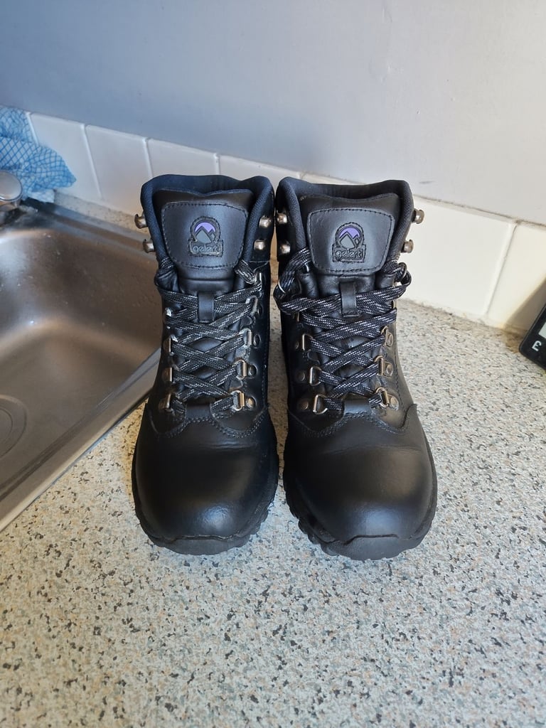 image for Gelert Black Leather Walking Boots - Unused - UK Size 5