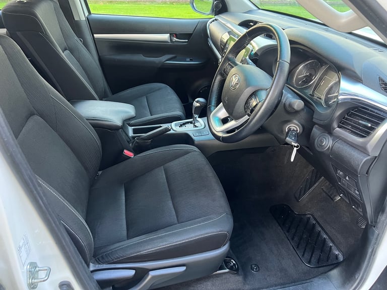 TOYOTA HILUX 2.4 D-4D 150PS ICON AUTOMATIC 4X4 UTILITY PICKUP 73 29,700 MILES