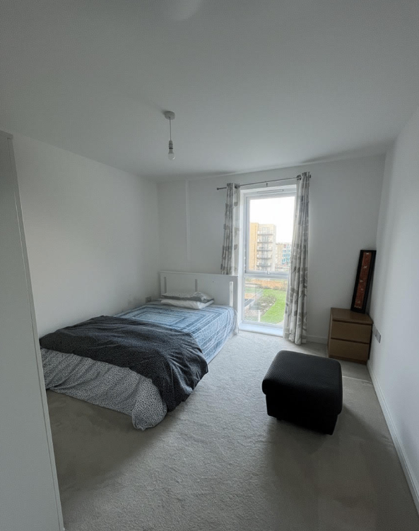 ROOM IN SHARED NEWBUILT FLAT- IG11