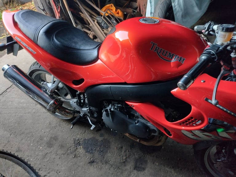 2001 Y. Triumph Sprint RS 955i Sprint RS. ORANGE. 22K, NEW MOT VGC. 3 KEYS. HEATED GRIPS.