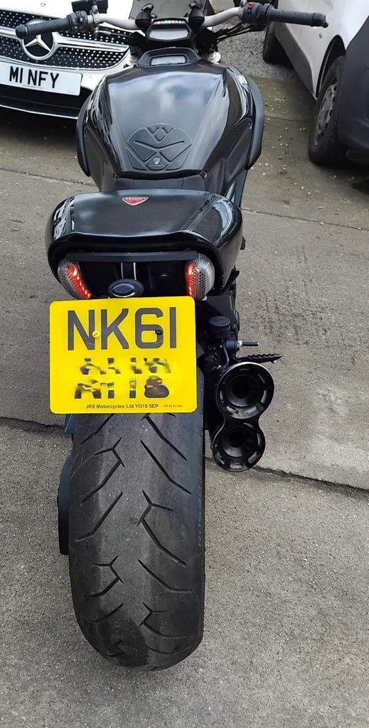 2011 61 DUCATI DIAVEL CARBON 1198 PERFORMANCE NAKED CRUISER MUSCLE 1200 HPI CLEA