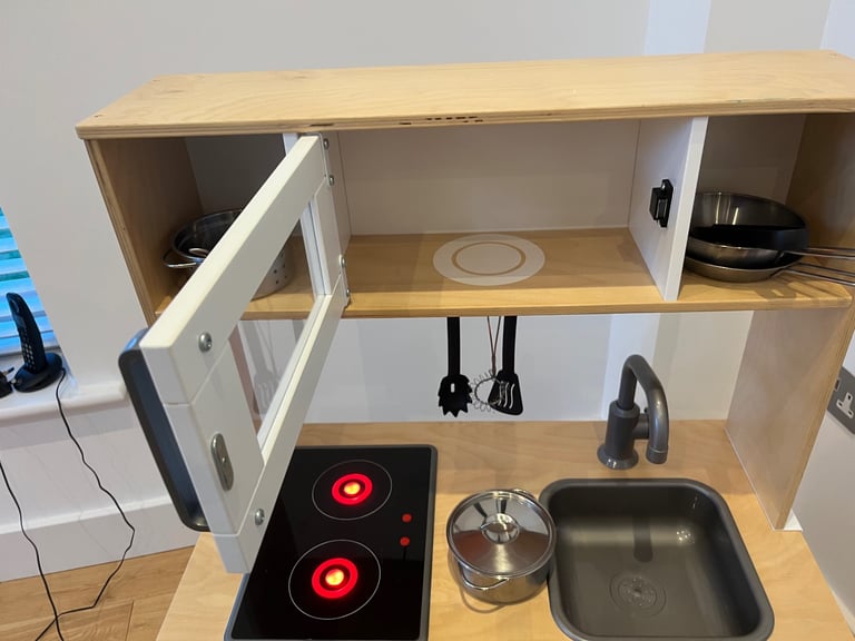 IKEA DUGTIK LIGHT UP PLAY KITCHEN WITH POTS AND PANS SET