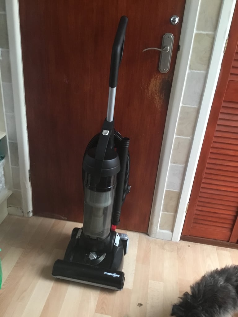 Upright bagless vacuum cleaner *new* 