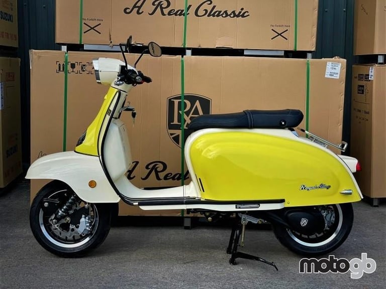 Royal Alloy TG 125cc S a Modern Classic Retro Automatic Moped Scooter
