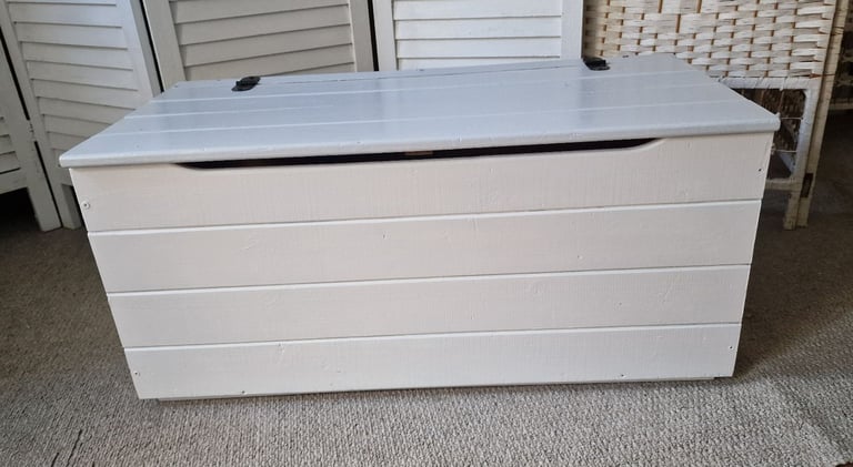 UPCYCLED SOLID PINE STORAGE BOX (please read ad description)