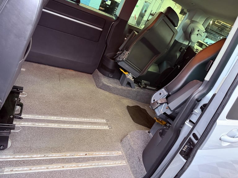 2011 Volkswagen Caravelle 2.0 TDI Executive DSG Euro 5 5dr MPV Diesel Automatic