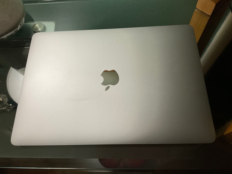 MacBook 💻 Air 256GB 8GB (2020) Battery Cycle 67. Silver. Immaculate Condition 