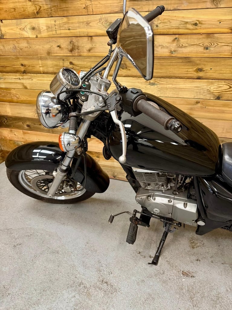 Suzuki GZ Marauder 125 / 2006 model / just 15,448 miles!