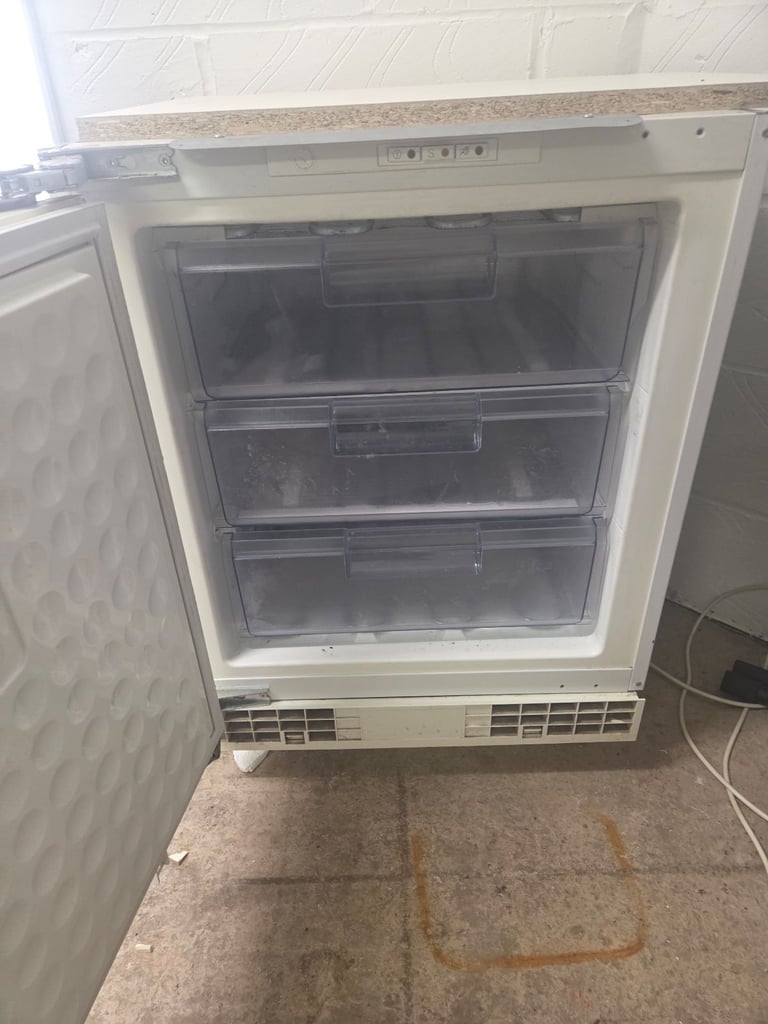 Good condition integrated freezer