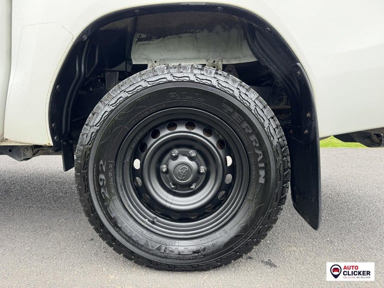 2020 Toyota Hilux 2.4 D-4D Active Pickup Extended Cab 4dr Diesel Manual 4WD Euro 6 (3.5t) (15 Pic...