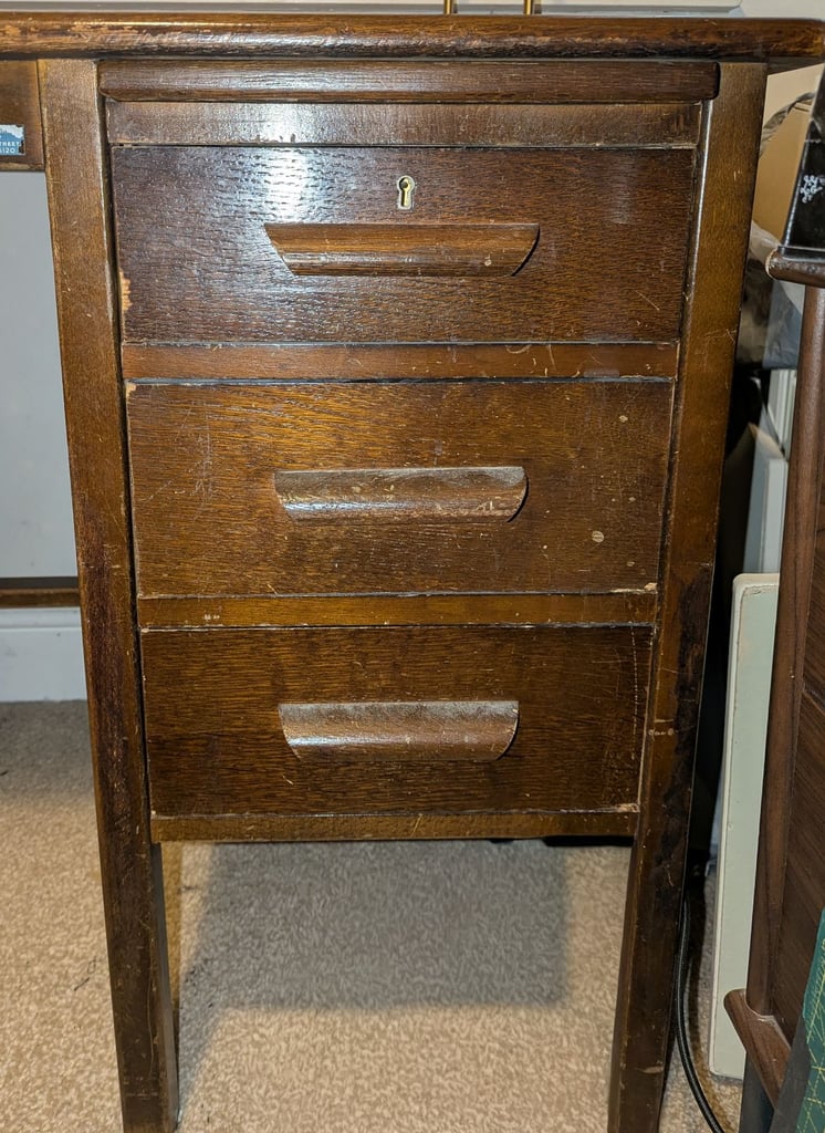 Desk (antique typewriter)