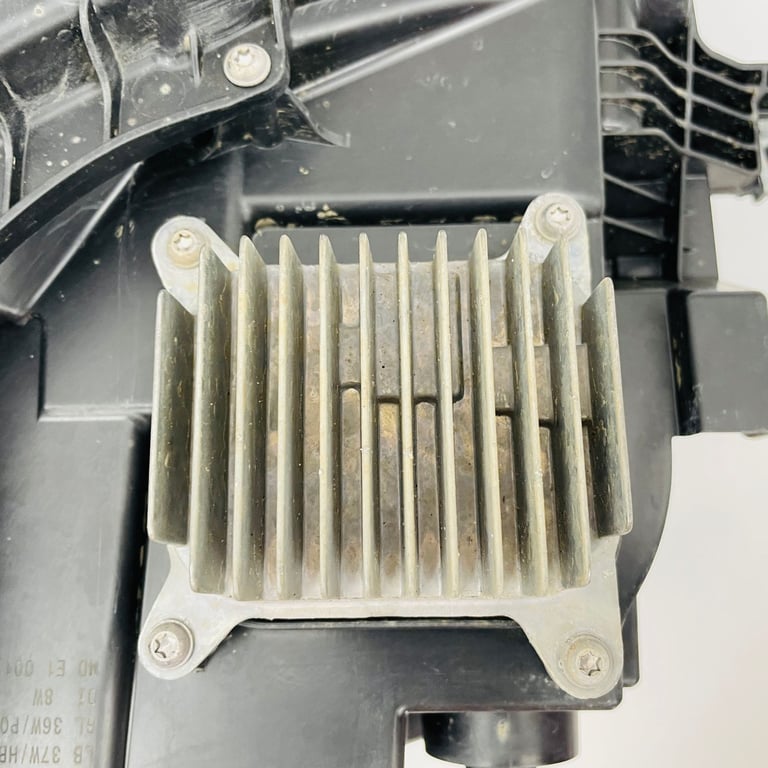 Tesla Model 3 Headlight Right Driver Side 2020 - 2024 [l279]