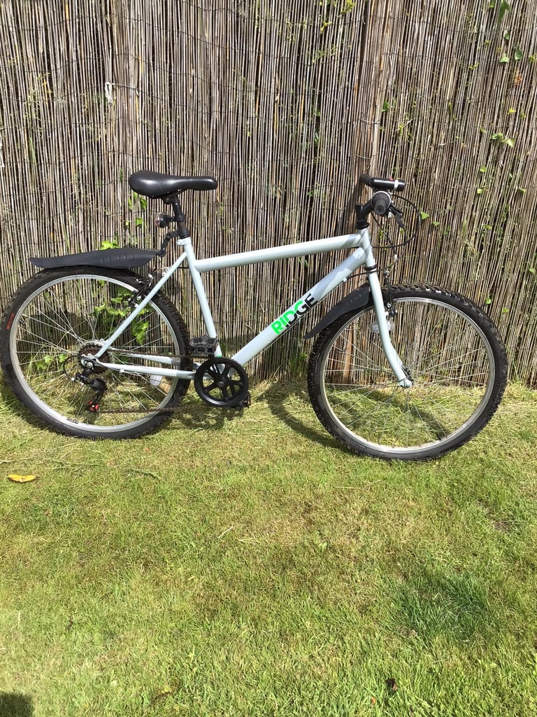 GENTS MENS MOUNTAIN BIKE IN EXCELLENT CONDITION 