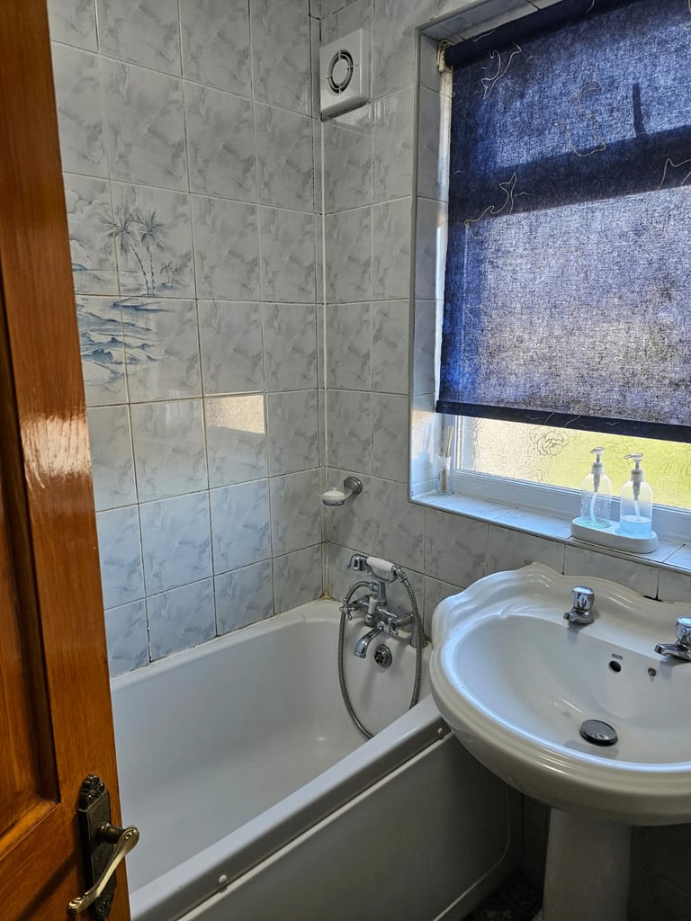 Spacious & Cosy Double Room for Rent in - SL2 5DZ
