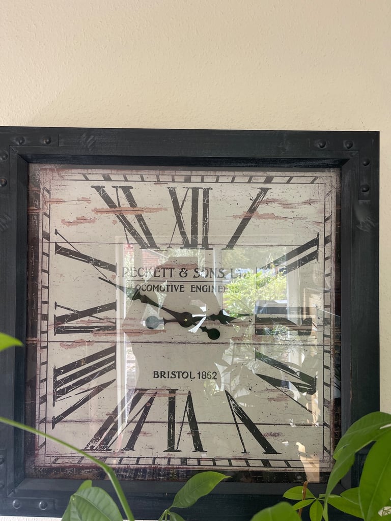 image for BEAUTIFUL BIG METAL WALL CLOCK