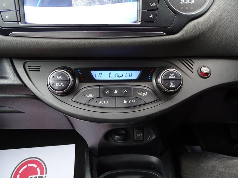 2015 Toyota Yaris 1.5 VVT-h Icon Hatchback 5dr Petrol Hybrid E-CVT Euro 6 (101 ps) HATCHBACK Petr...