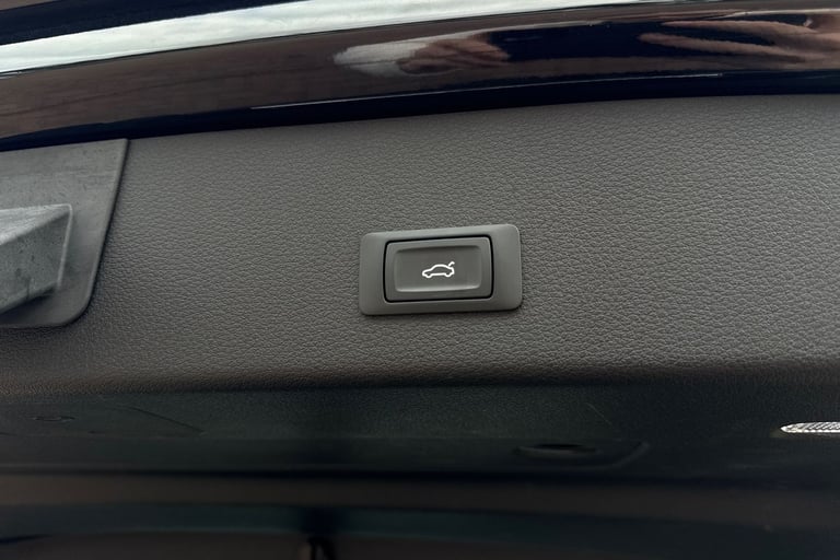 2022 Audi e-tron Sportback Technik 50 quattro 230,00 kW SUV ELECTRIC Automatic