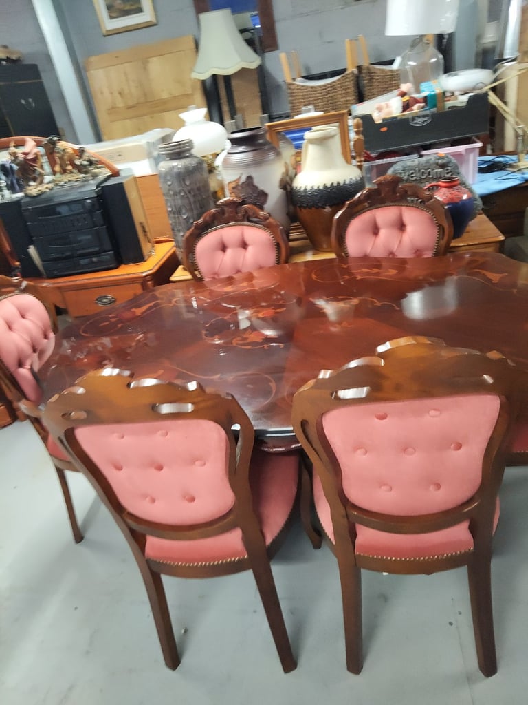 Italian dining table and 6 chairs 