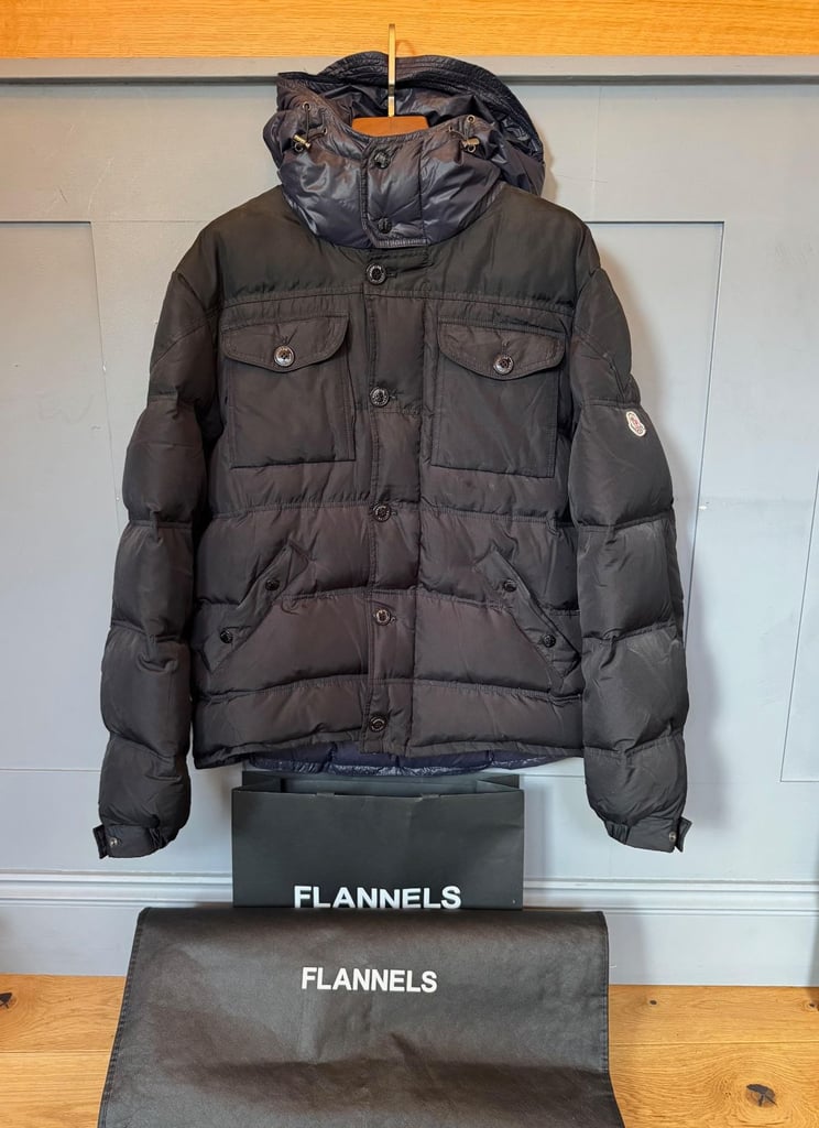 Beautiful Mens Moncler Jacket Size 4 (Moncler Large) - Black Blue 2 Tone RRP £1450