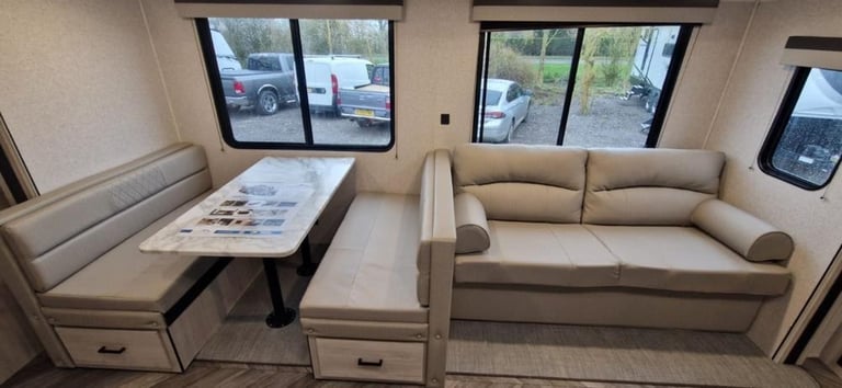 Brand New Forest River East To West Della Terra 323QB American Caravan 5th Wheel