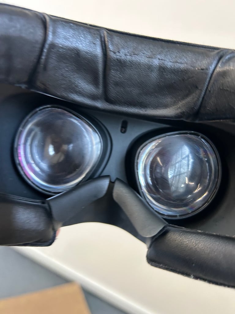 Quest 2 Oculus OG VR HMD Meta with Extras
