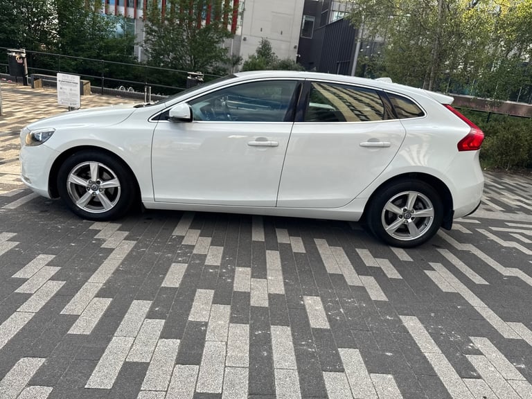 2015 VOLVO V40 SE 1.6 D2 DIESEL 6 SPEED MANUAL WHITE 5dr HATCHBACK 