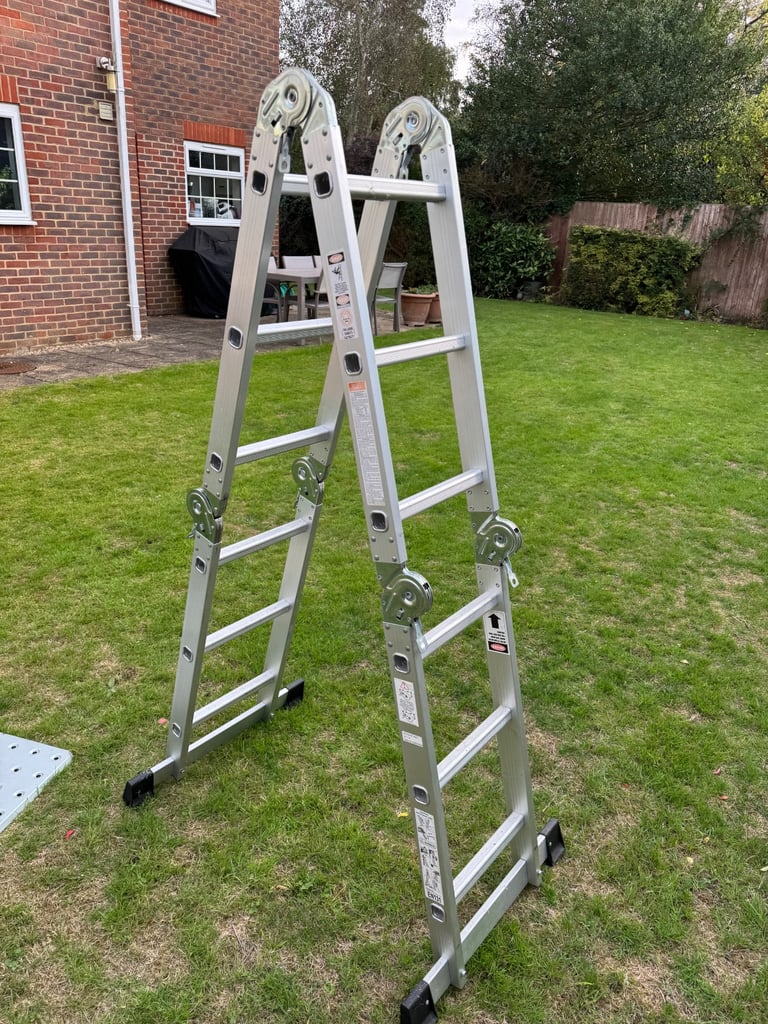 Multipurpose ladder with platform 