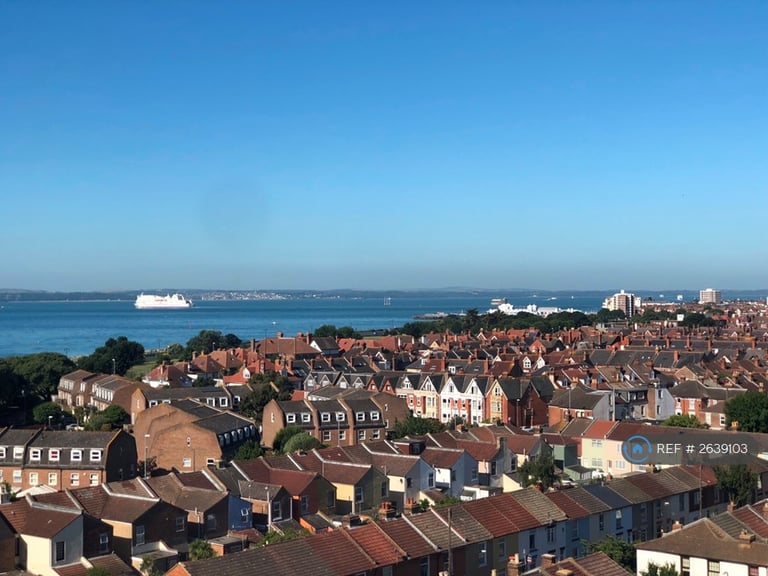 2 bedroom flat in The Clock Tower, Southsea, PO4 (2 bed) (#2639103)