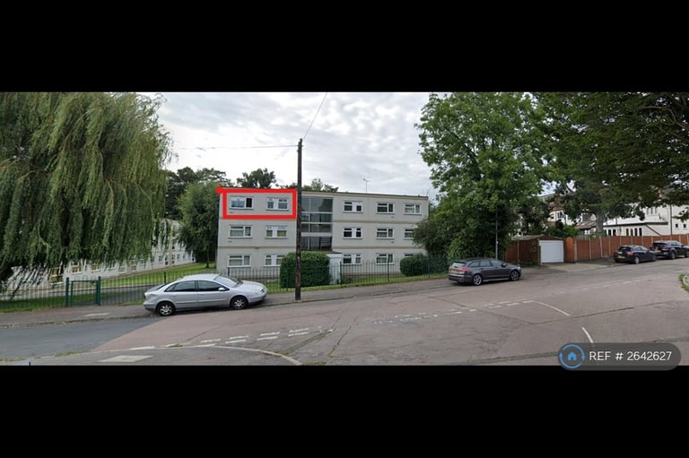 1 bedroom flat in Hornbeam Road, Buckhurst Hill, IG9 (1 bed) (#2642627)