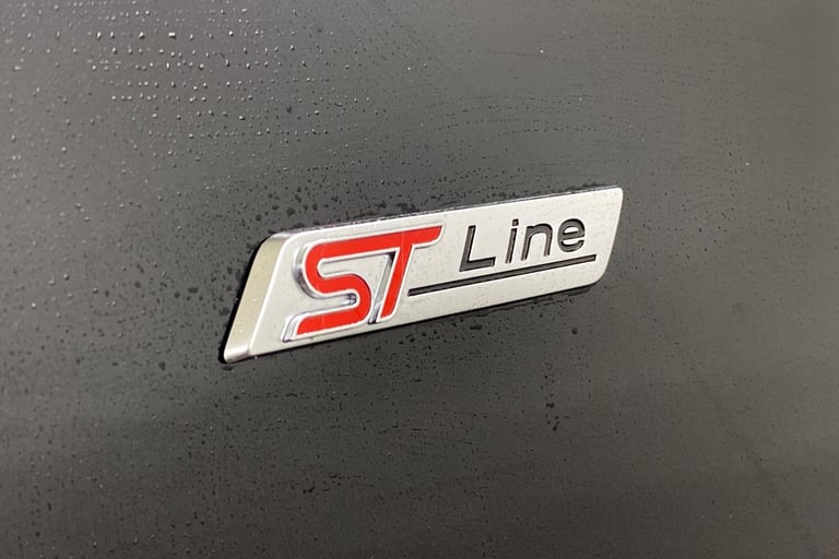 2025 Ford Focus 744494 Hatchback Petrol Manual