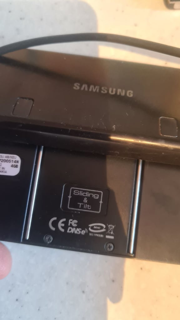 Samsung yp-k5j tilt and slide speaker 4gb mp3 player spares or repair-no sound