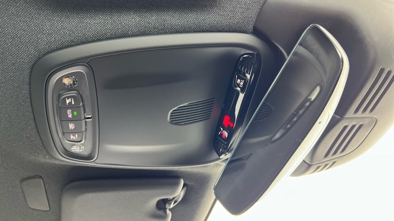 2021 Volvo XC40 R-Design, T3 automatic (Power Tailgate, Rear Park Assist) Estate Petrol Automatic