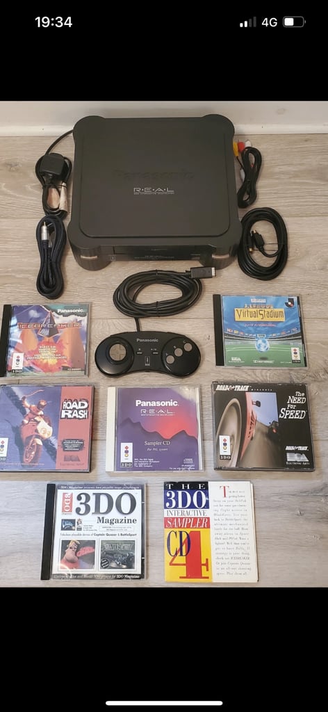 Panasonic FZ-1 uk pal version region free 3do in mint condition with some top games