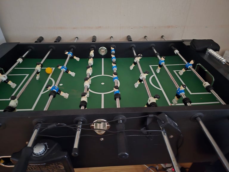 Football Table and 15 balls with Players 