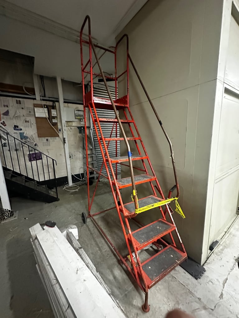 Airport ladder 