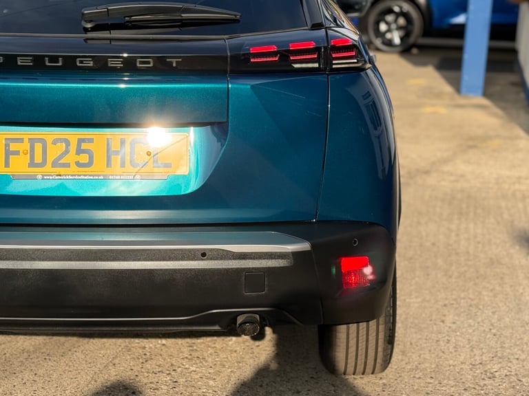 2025 Peugeot 2008 1.2 PureTech Allure 5dr ONLY 710 MILES, MAY 2028 WARRANTY,  HATCHBACK Petrol Ma...