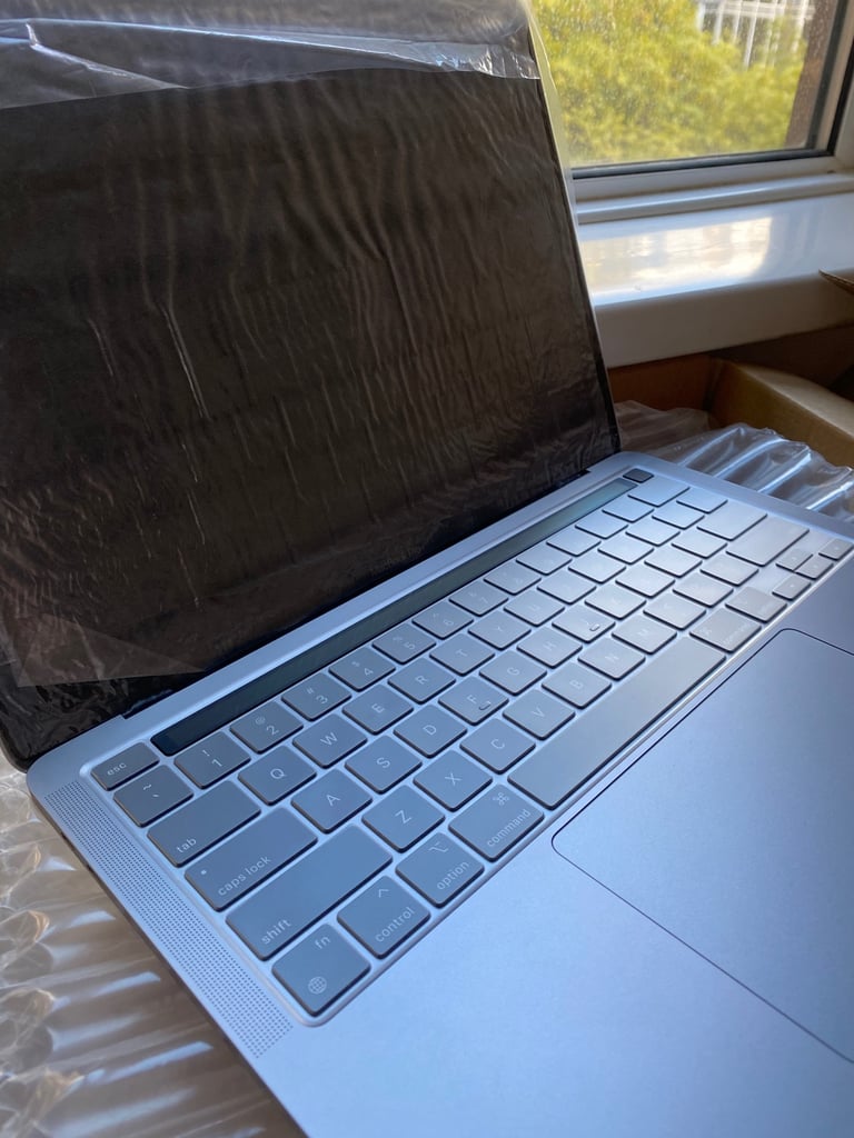 Apple MacBook Pro M1 13.3-inch (2020) 8-core GPU - 8GB RAM SSD 256GB - Touch Bar - English