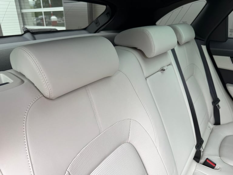 2023 Jaguar F-Pace 2.0 D200 R-Dynamic HSE Black 5dr Auto AWD ESTATE DIESEL Automatic