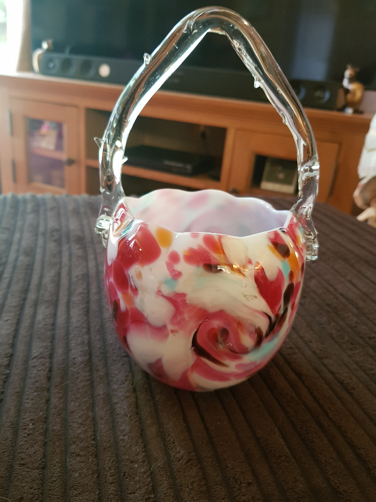image for ⭐VINTAGE⭐Glass Spatter Basket Vase. Collection Only