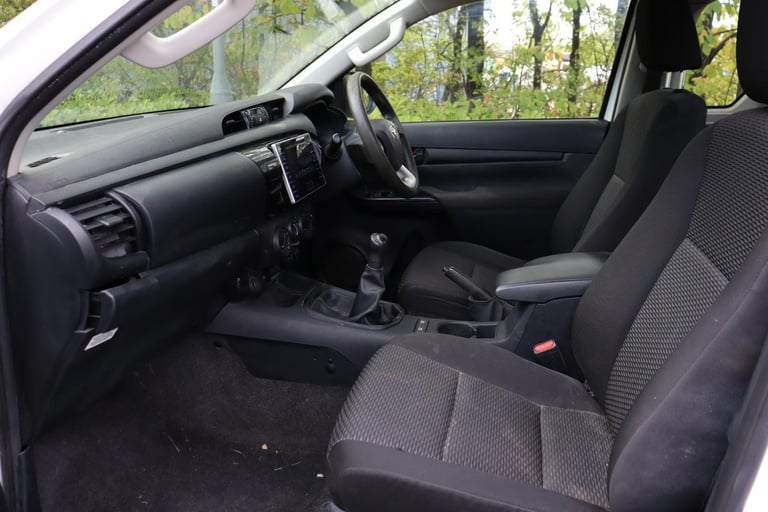 TOYOTA HILUX D4D KING CAB 4X4 PICKUP TRUCK (2017)