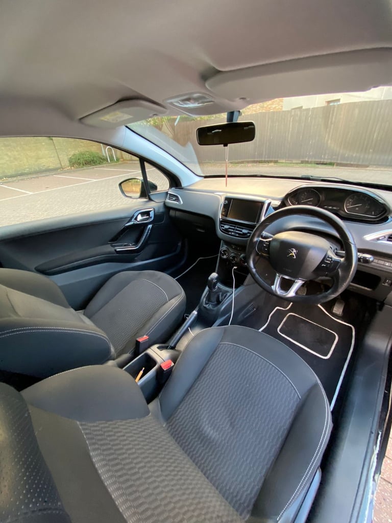 Peugeot, 208, Hatchback, 2017, Manual, 1199 (cc), 3 doors 