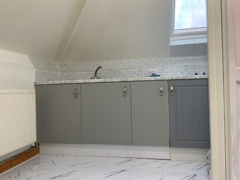 Large Studio flat to rent in Greenford UB6 