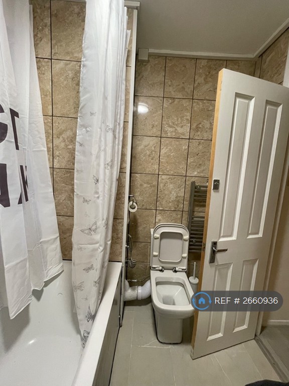 2 bedroom flat in Broadhurst Gardens, London, NW6 (2 bed) (#2660936)