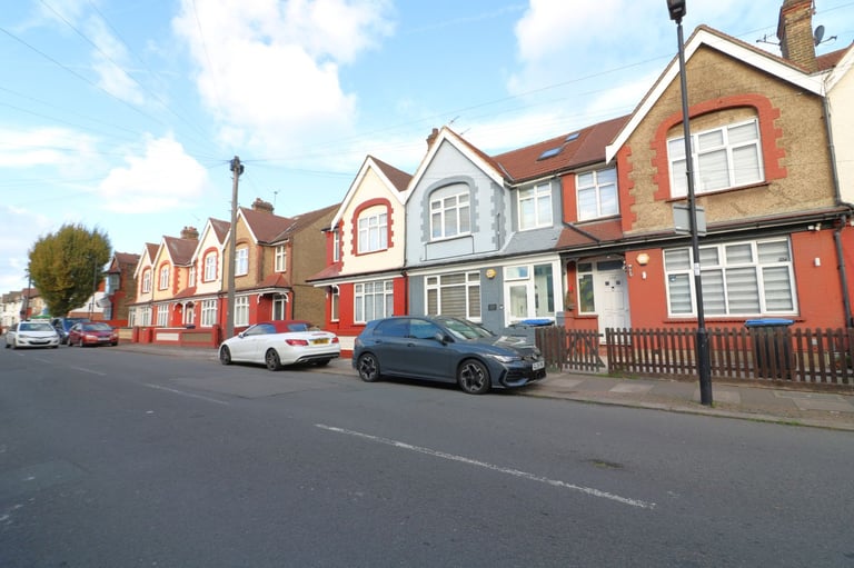 4 Bed House to Rent in Edmonton N9