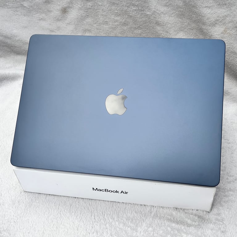 2024 MacBook Air 15” ( M3 - 16GB - 500GB SSD - 100% Battery) Apple accidental Warranty 