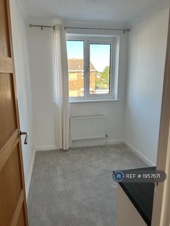 3 bedroom house in Crofton Close, Ashford, TN24 (3 bed) (#1957671)