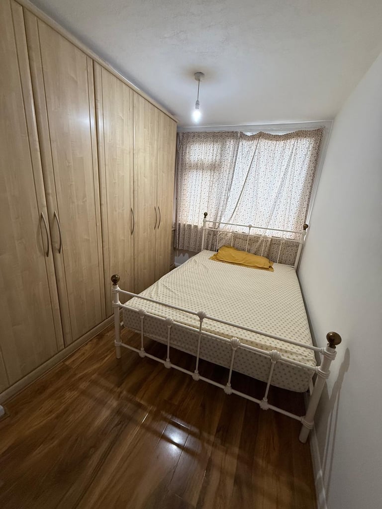 Spacious Room for Rent in a Shared House – Available Immediately